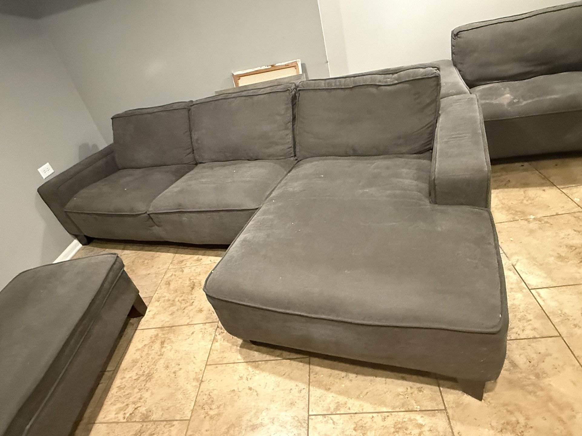 4 Pices Couches Very Good Conditions