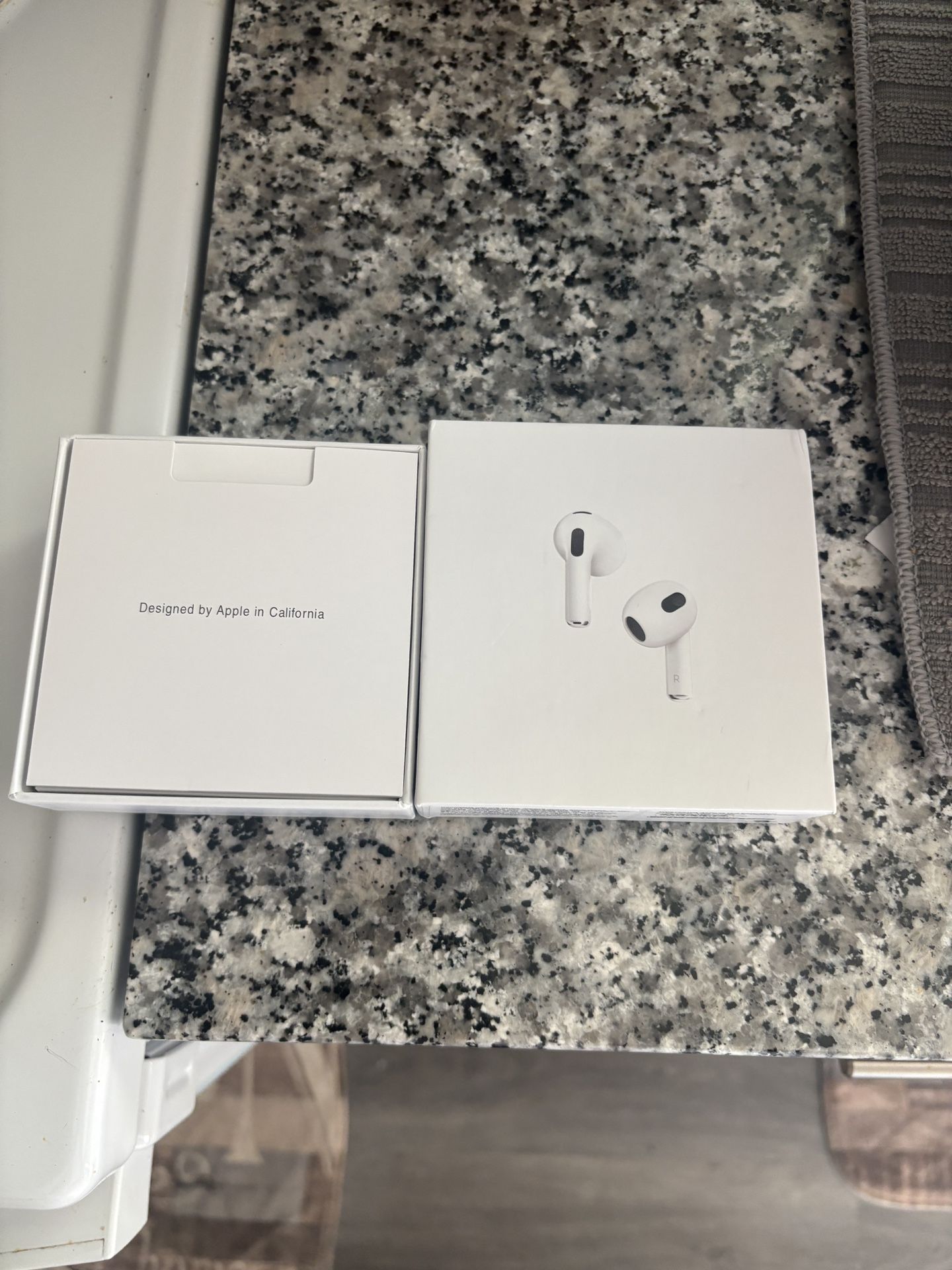 apple white airpod gen 3