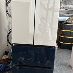 Samsung 17.3 cu ft Smart 4 door French door Refrigerator