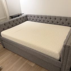 Day Bed With Trundle