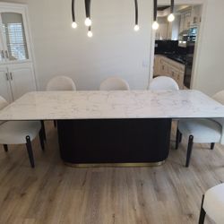 Brand New Gorgeous Arhaus Finnley Dupe Marble Dining table with flutted pedestal base and 8 chairs