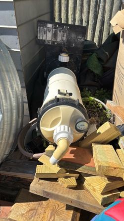 Blue turret pool filter