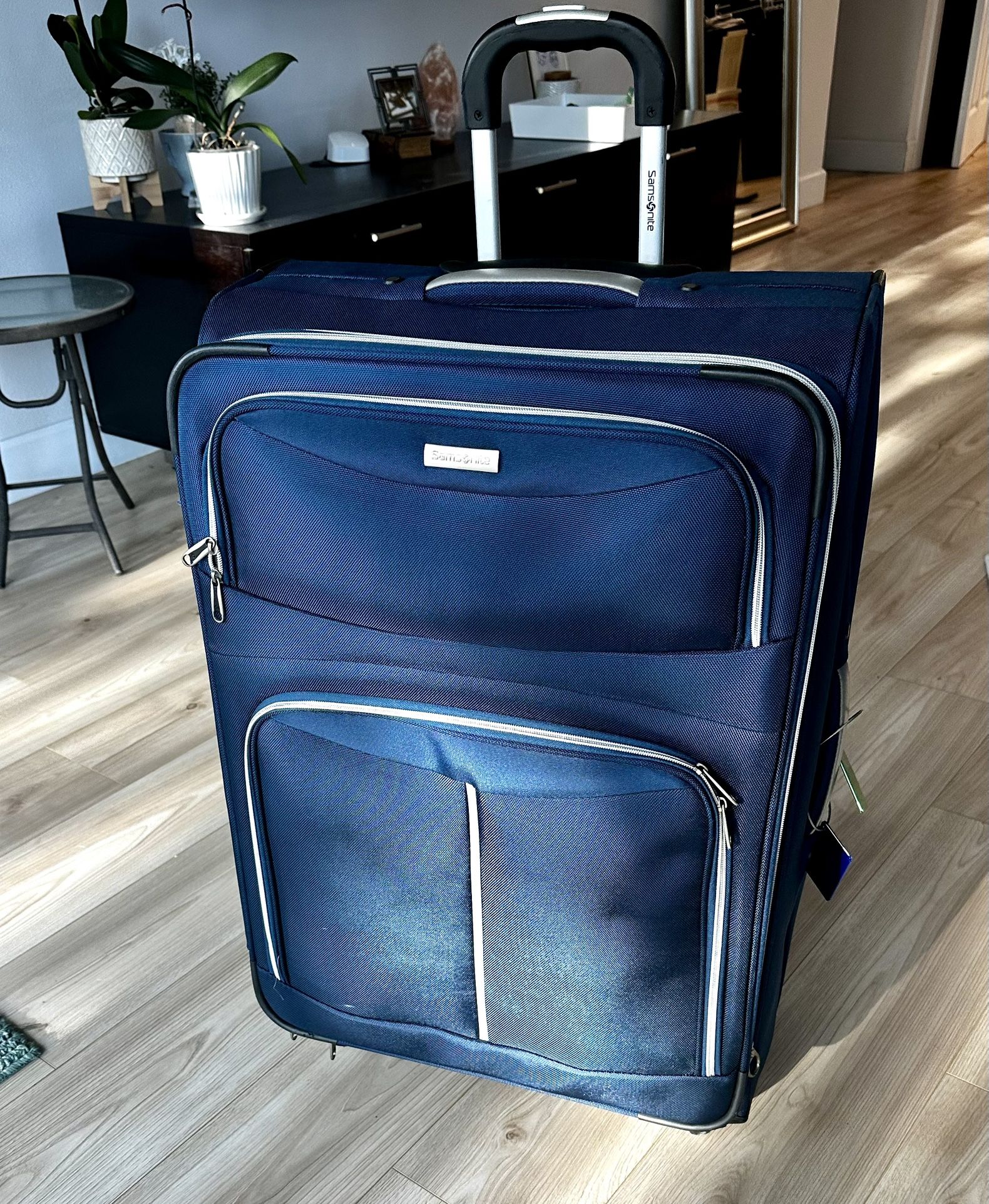 Large Samsonite Spinner