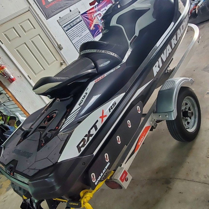 2019 Ski doo 3 seater.  RXT  X  RS  300