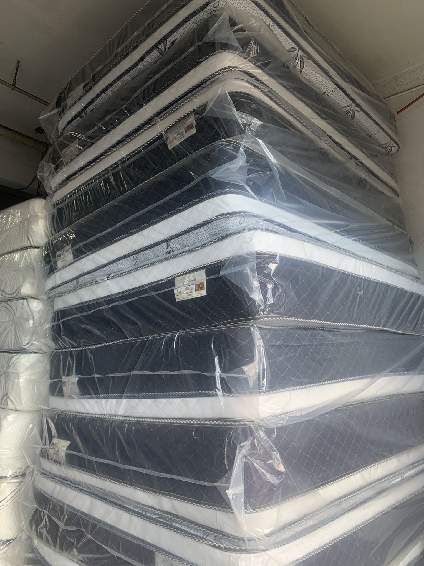 🌟✨Mattress Pillow Top All Sizes ✨🌟 ☑️ 12” inches tall 🟦All sizes 🛏💤 🟩Same day delivery available🚛 🟠Queen sizes $199 🟡Full sizes $179 🟢Twin s