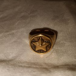 Manique Gold Tone Star Ring
