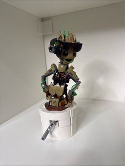 LEGO Marvel 76297 Dancing Groot Complete