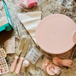 Brand New Cake Decorating Set – Never Used