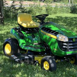 John Deere E100 Riding Lawn Mower Tractor 42” Deck Auto 17.5HP 30hrs