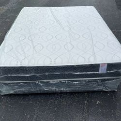 NEW MATTRESS QUEEN SIZE PLUSH WITH BOX SPRING