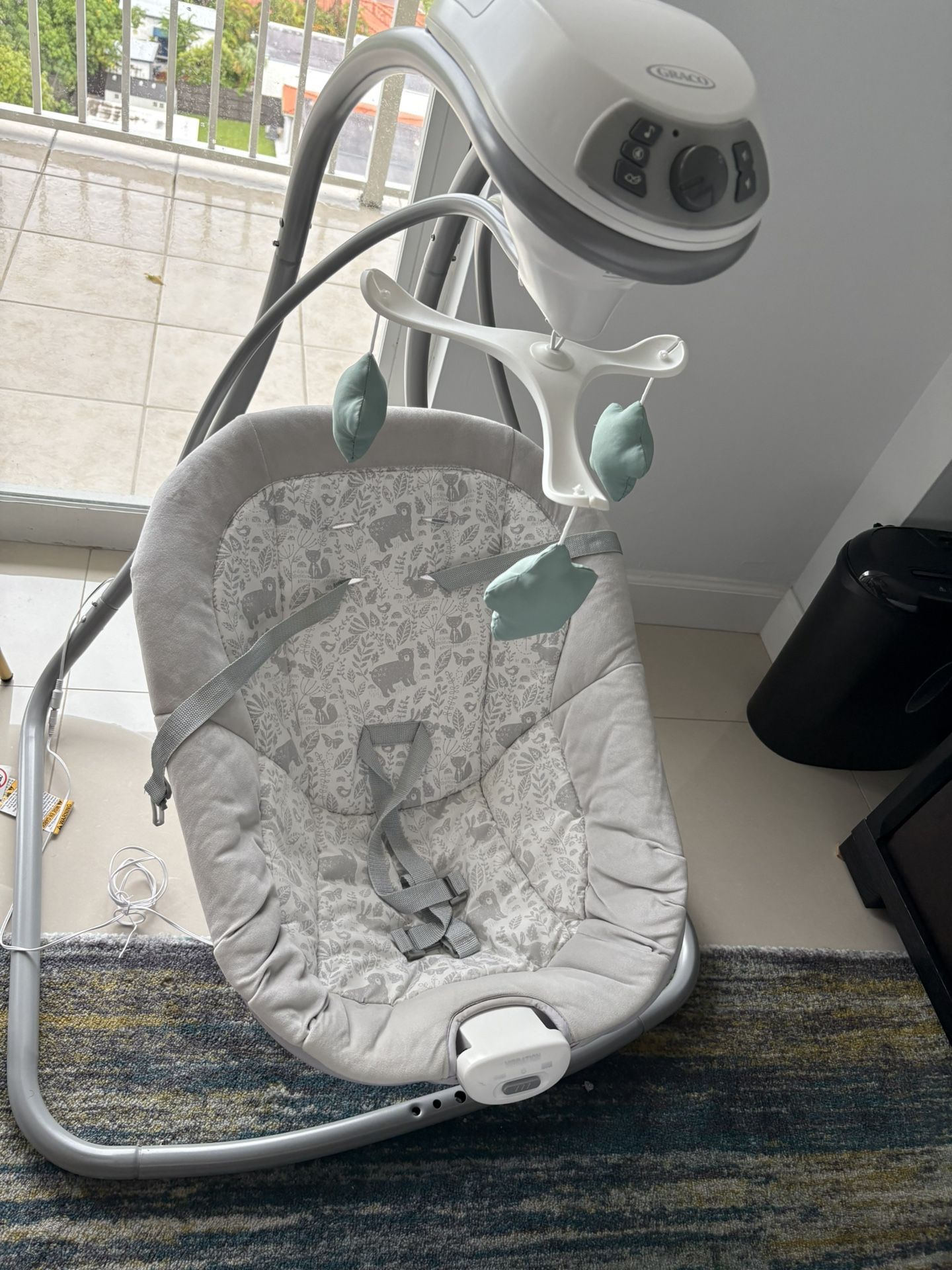 Baby Swing - Graco Simple Sway Swing