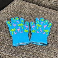 Size Medium Temptation, Flamingo, Oven, Gloves.