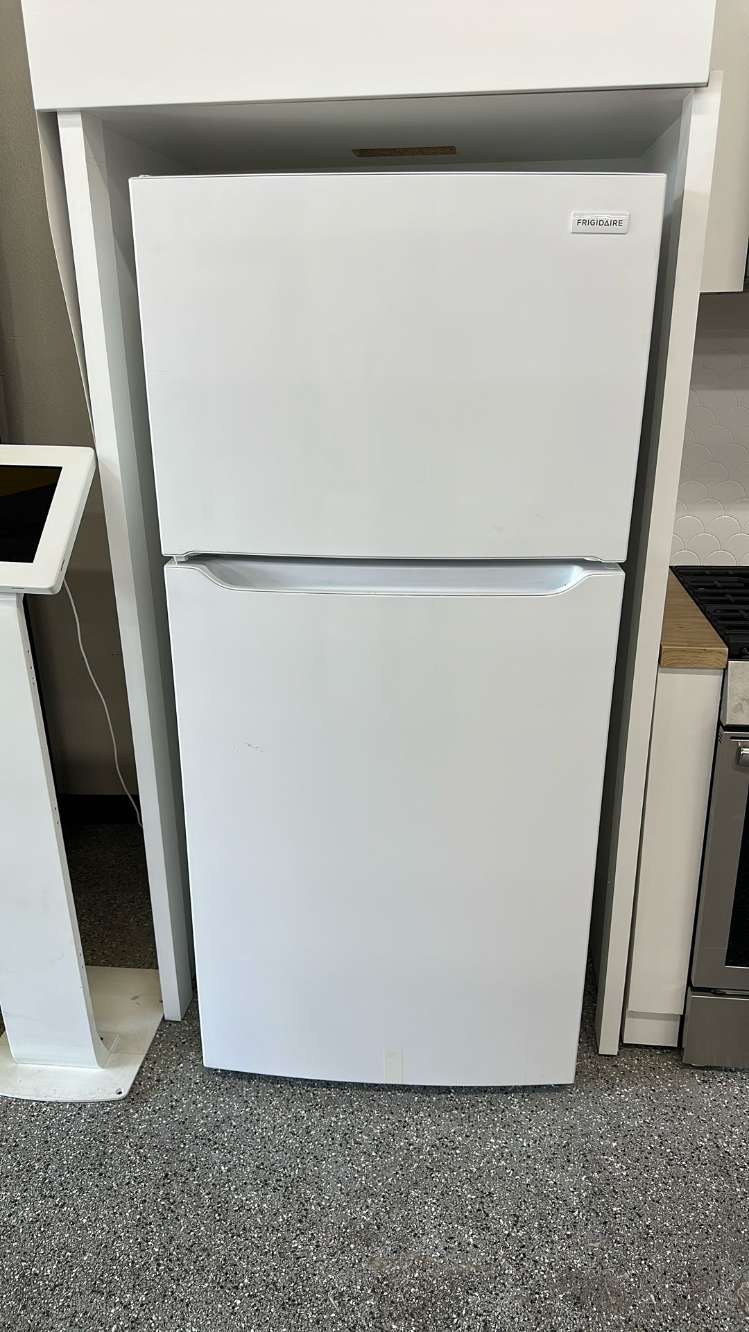 Frigidaire 18 Cubic Refrigerator