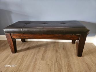 Tufted bench