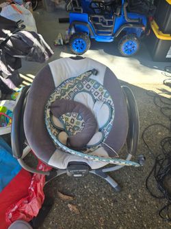 Graco Baby Bouncer / Vibrating