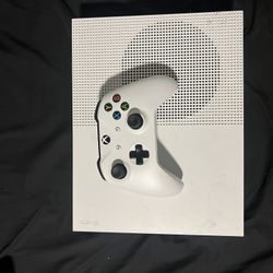 xbox 1s with steel series headphones and monitor 