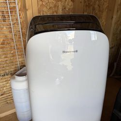 Honeywell Series 9000 BTU Portable Air Conditioner 