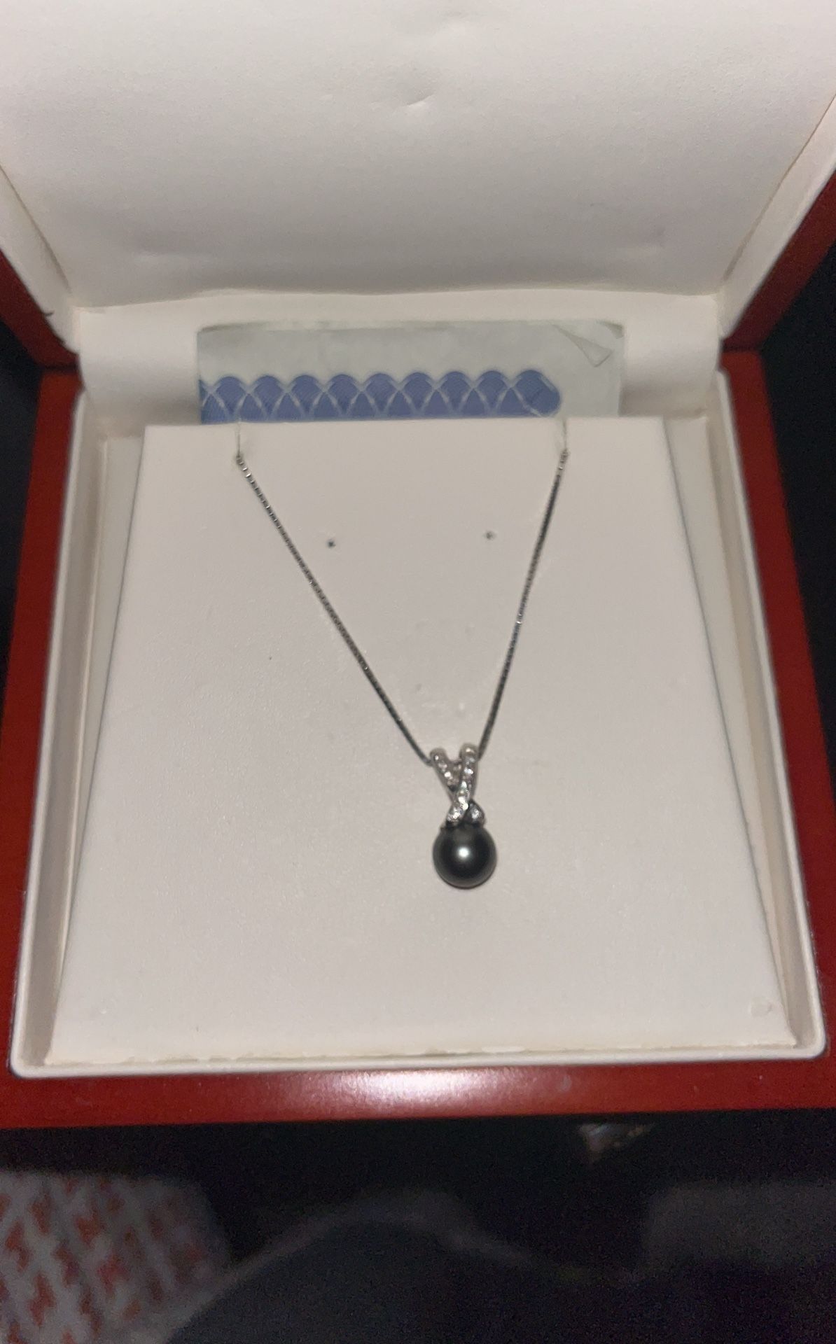 Necklace with 14k white gold, diamonds and pearls