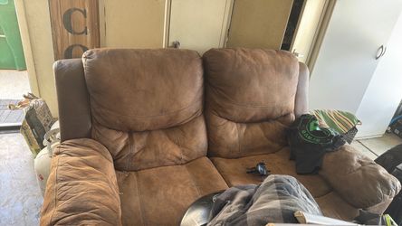 Love seat reclines
