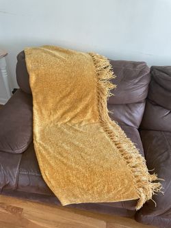 •PAVILIA. Chenille throw with fringes, for sofa or bed