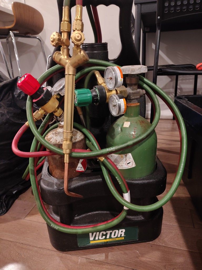 Victor Welding Torch With Tanks G150-60-540R
