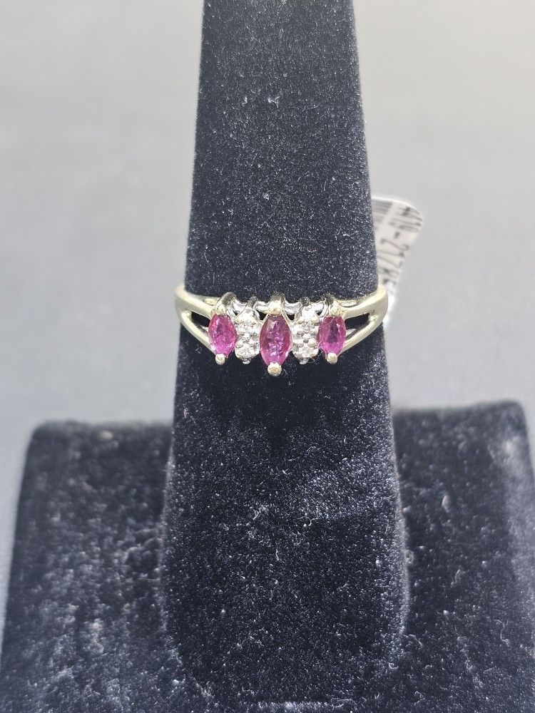 14kt YG Ring With Red and Clear Stones. (C-2) SIZE 6.5 ASK FOR RYAN. #(contact info removed)68