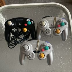Nintendo Game Cube Controllers 20$$ Each 