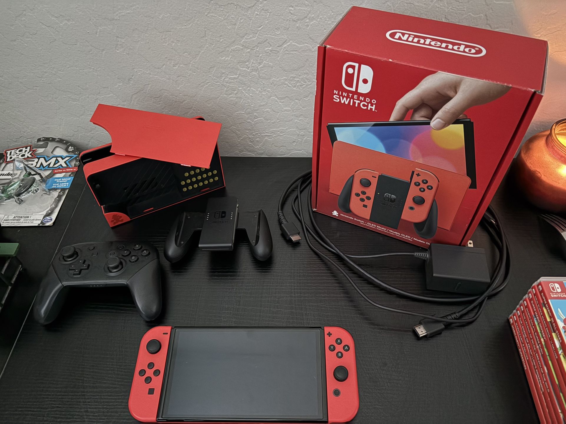 Nintendo Switch (Mario Red)