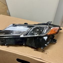 2018-2023 Toyota Camry drivers side head lamp