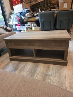 Farmhouse Lift Top Coffee Table – Storage