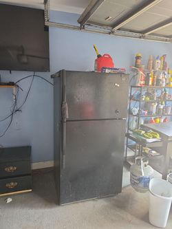 Free Refrigerator ( NOT WORKING)