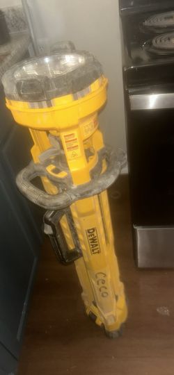 Dewalt 20v Max Cordless Tripod Light