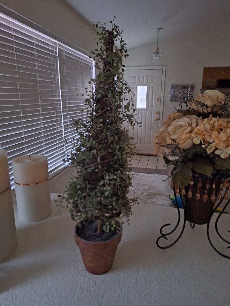 Topiary Potted Artificial Plant 