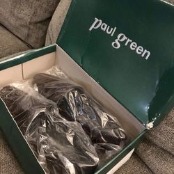 BRAND NEW  Paul Green “Naomi” Patent Leather Loafer Style Flats