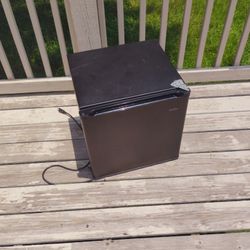 Mini Fridge 