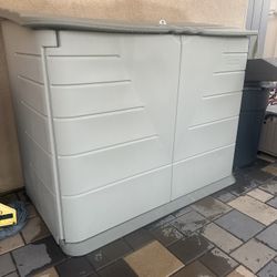 Rubbermaid storage shed
