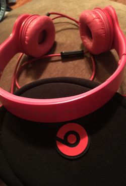 Beats by dr.dre pink headphones