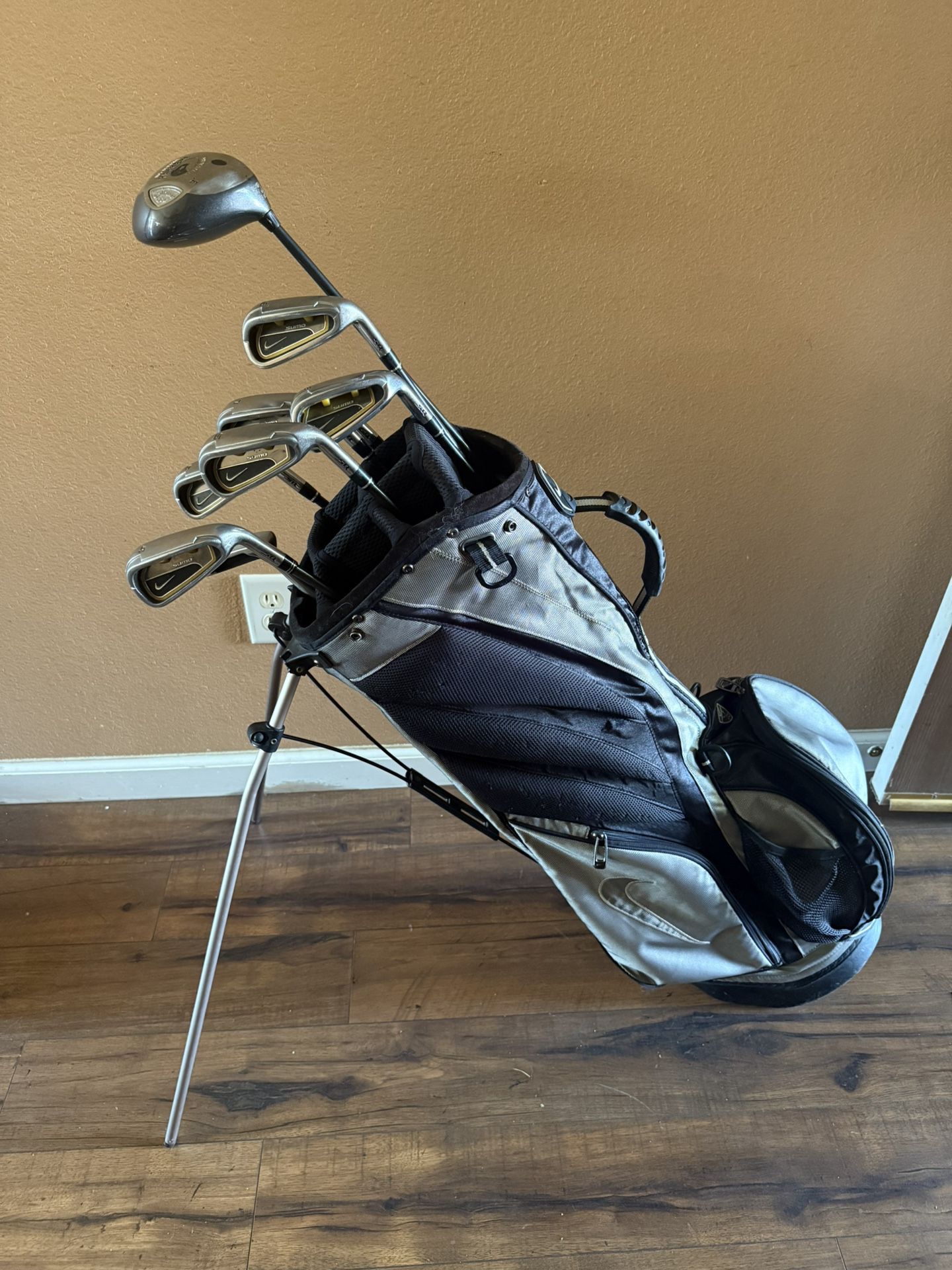 Nike Golf Set Bundle w/Golf Bag