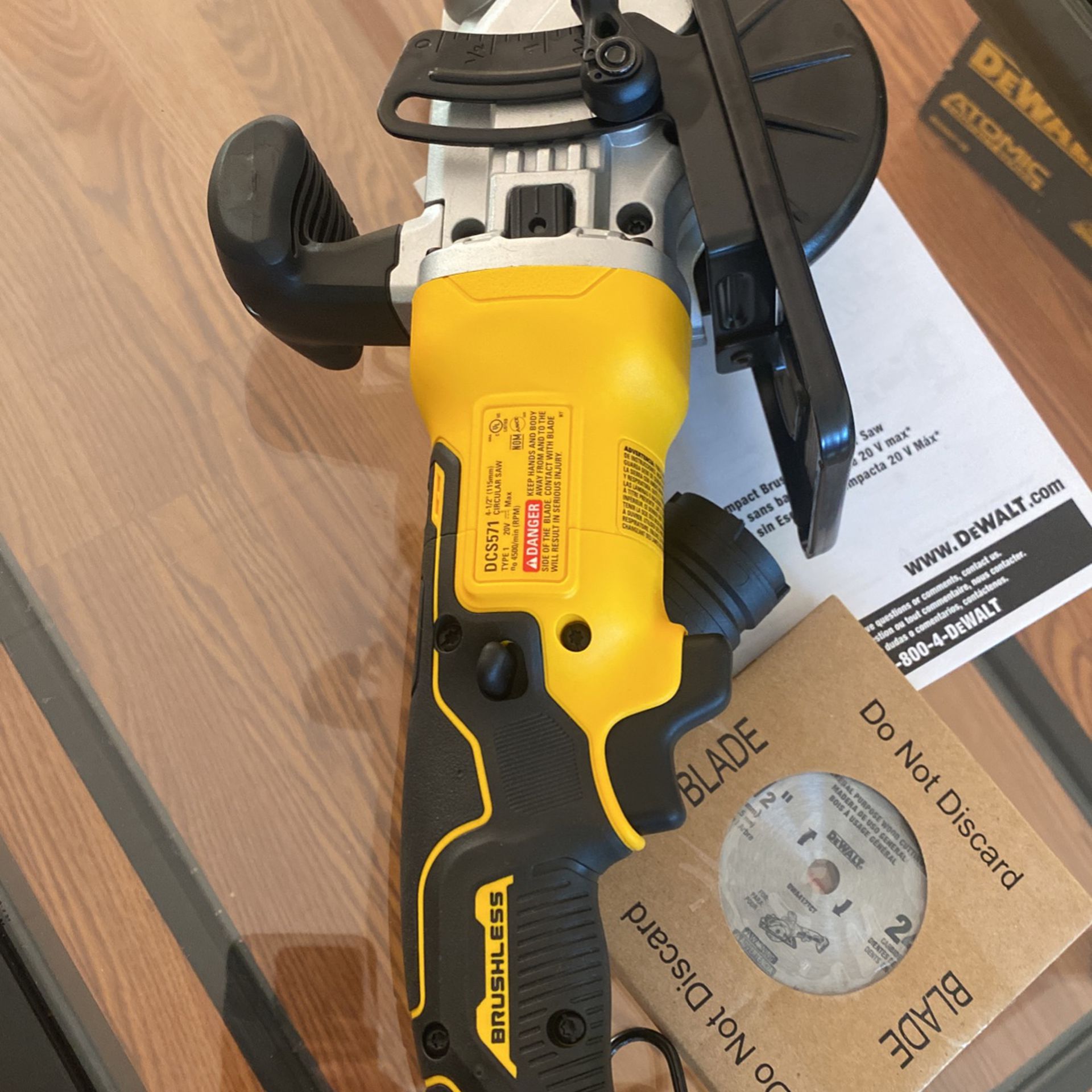 Black & Decker 20v 5.5 Cordless Circular Saw for Sale in Portland, OR -  OfferUp