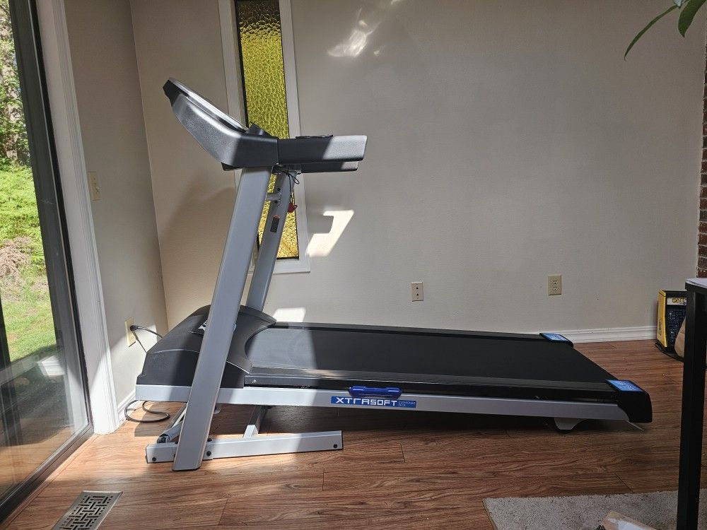 Gym Quality Xterra TRX3500 Treadmill
