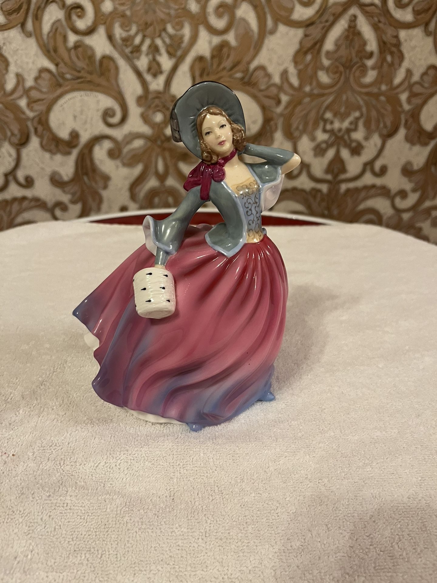 Beautiful. Royal Doulton Figurine-