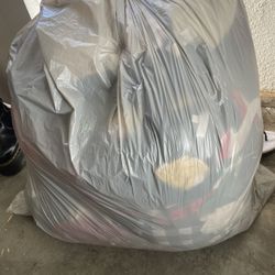 2) BAGS CLOTHING DIFERENT SZ