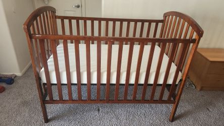Baby crib with matress-Good condition
