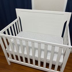 Delta Children Mini Crib With Serta Mattress & 2 Mini Crib Safari Sheets 