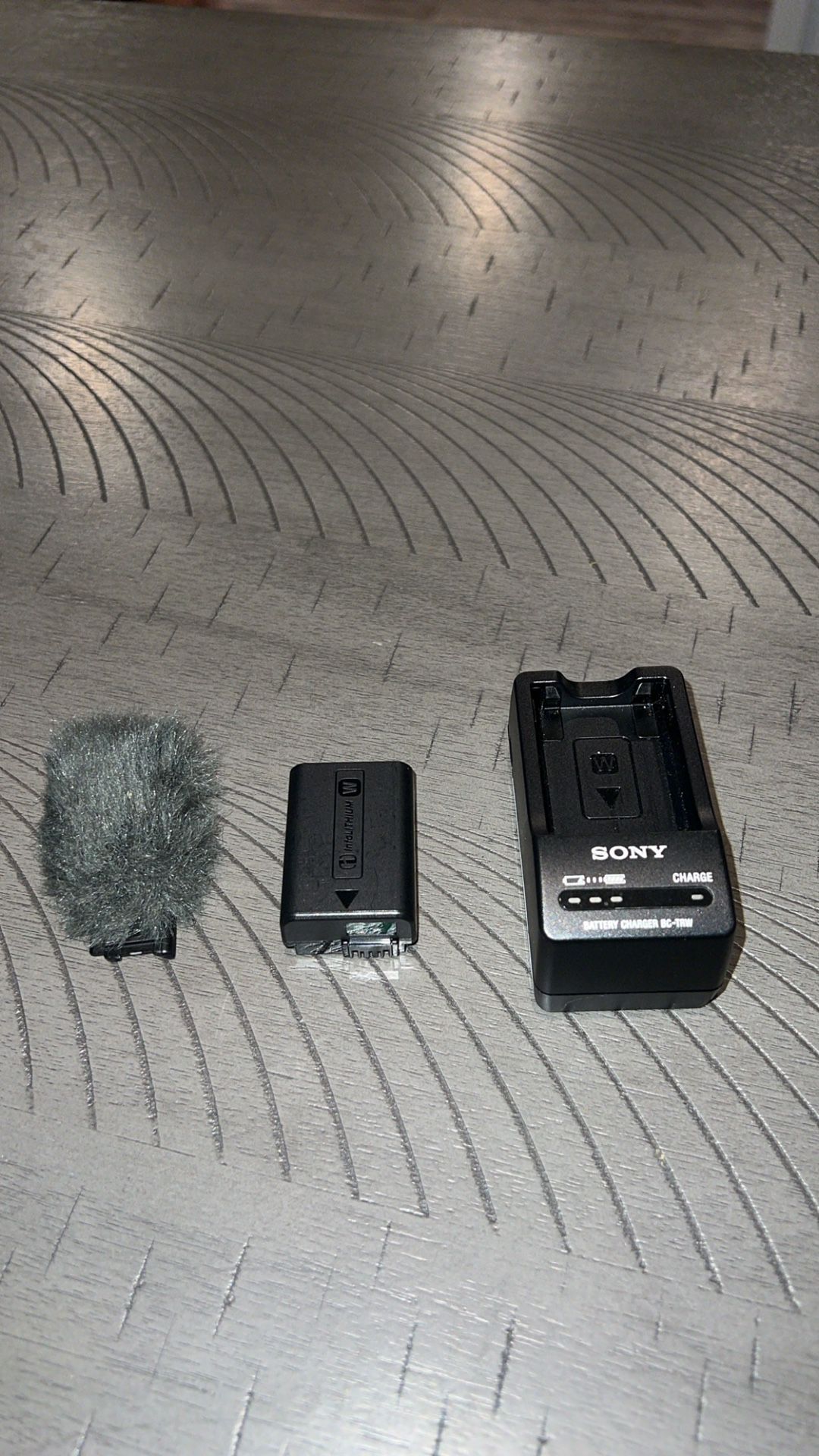 Sony  Zve10 Battery ,charger & Kit Mic