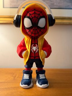 Gold coat urban spider-man