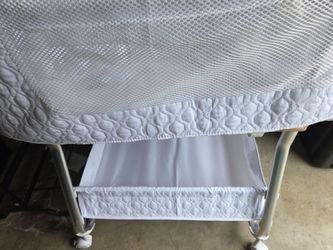 Delta children smart sleep auto glide Bassinet