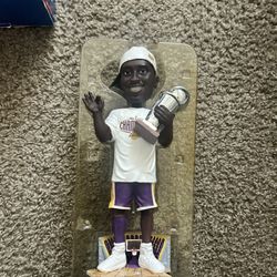 Kobe Bryant #36/3000 Limited Edition “Legends of the Court” Figure w/ Trophy Lakers