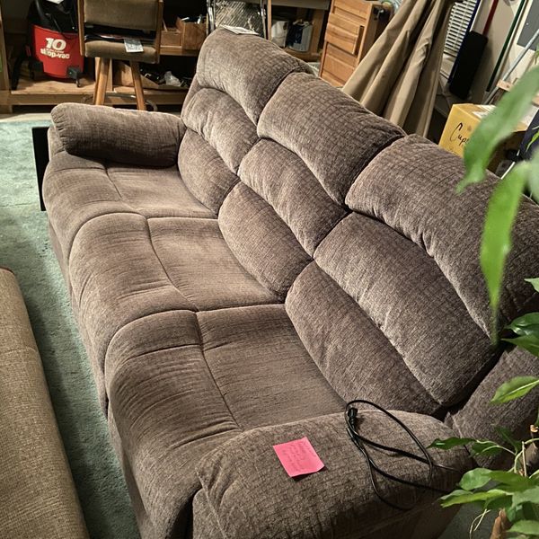 Newer Lift Recliner for Sale in Everett, WA - OfferUp