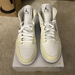 Air Jordan 1 Mid Coconut Milk Women’s Size 11/mens 9.5 BQ6472-121  No Lid